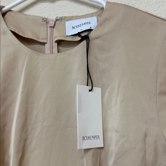 Boskemper NWT womans tan satin long sleeve mini dress size XS - Picture 4 of 4